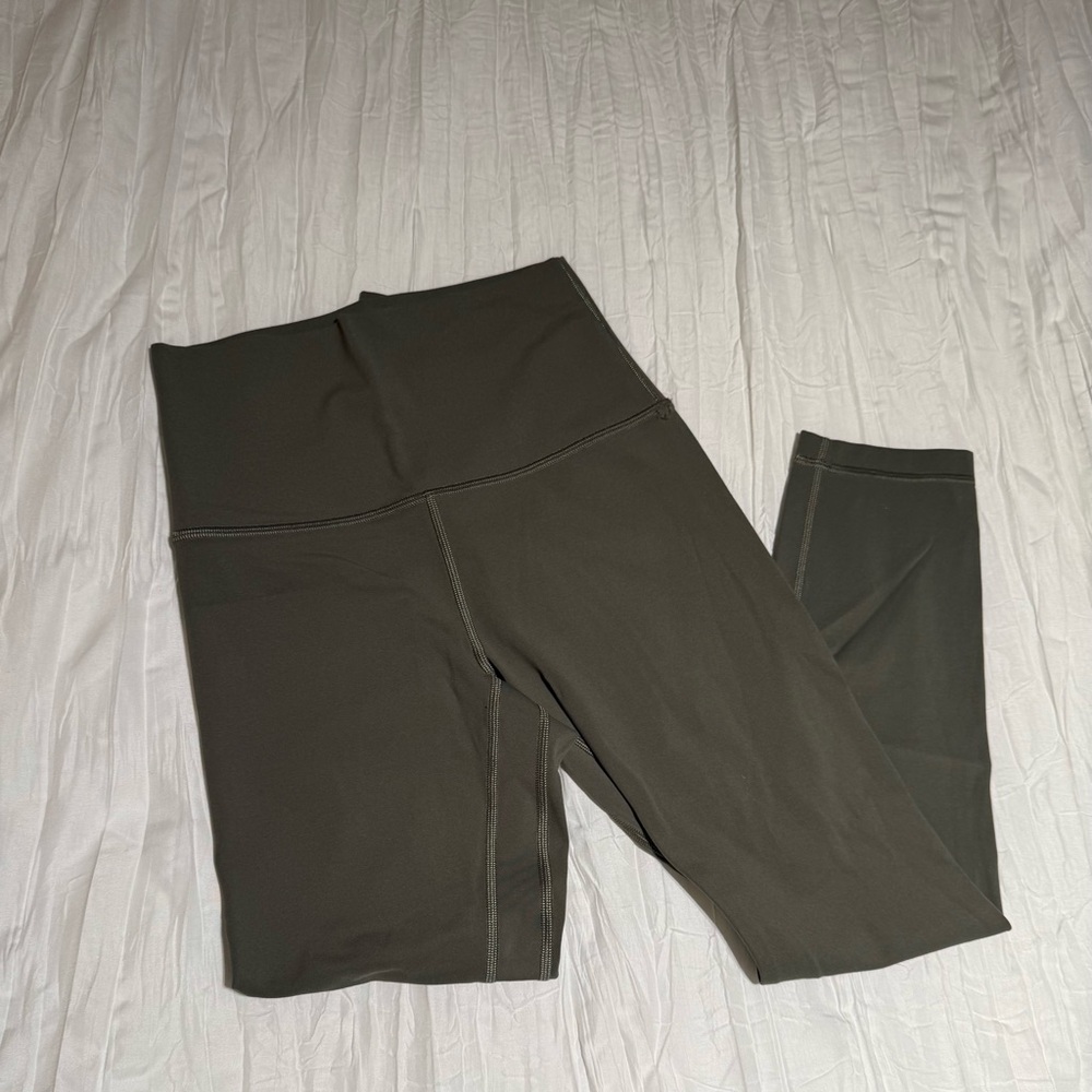 NWOT Lululemon Cropped Olive Green Align Leggings - Picture 3 of 3